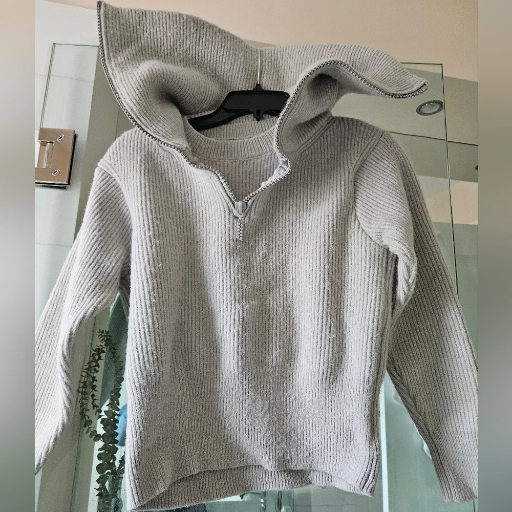 Grey Wool Sweater with rhinestones - size small - Picture 7 of 14
